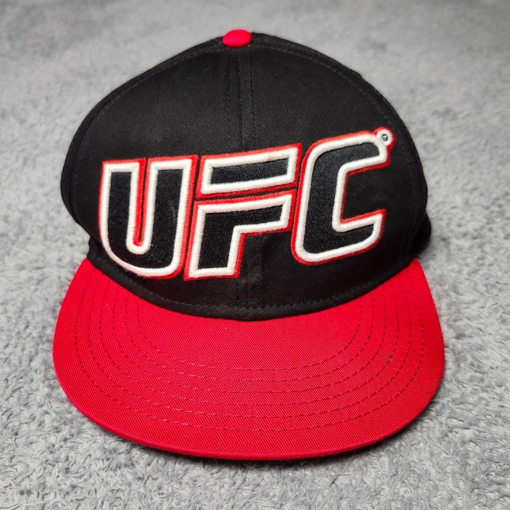 UFC Mens OSFM Baseball Cap Black Red A-Flex Embroidered Logo 2010 Zuffa